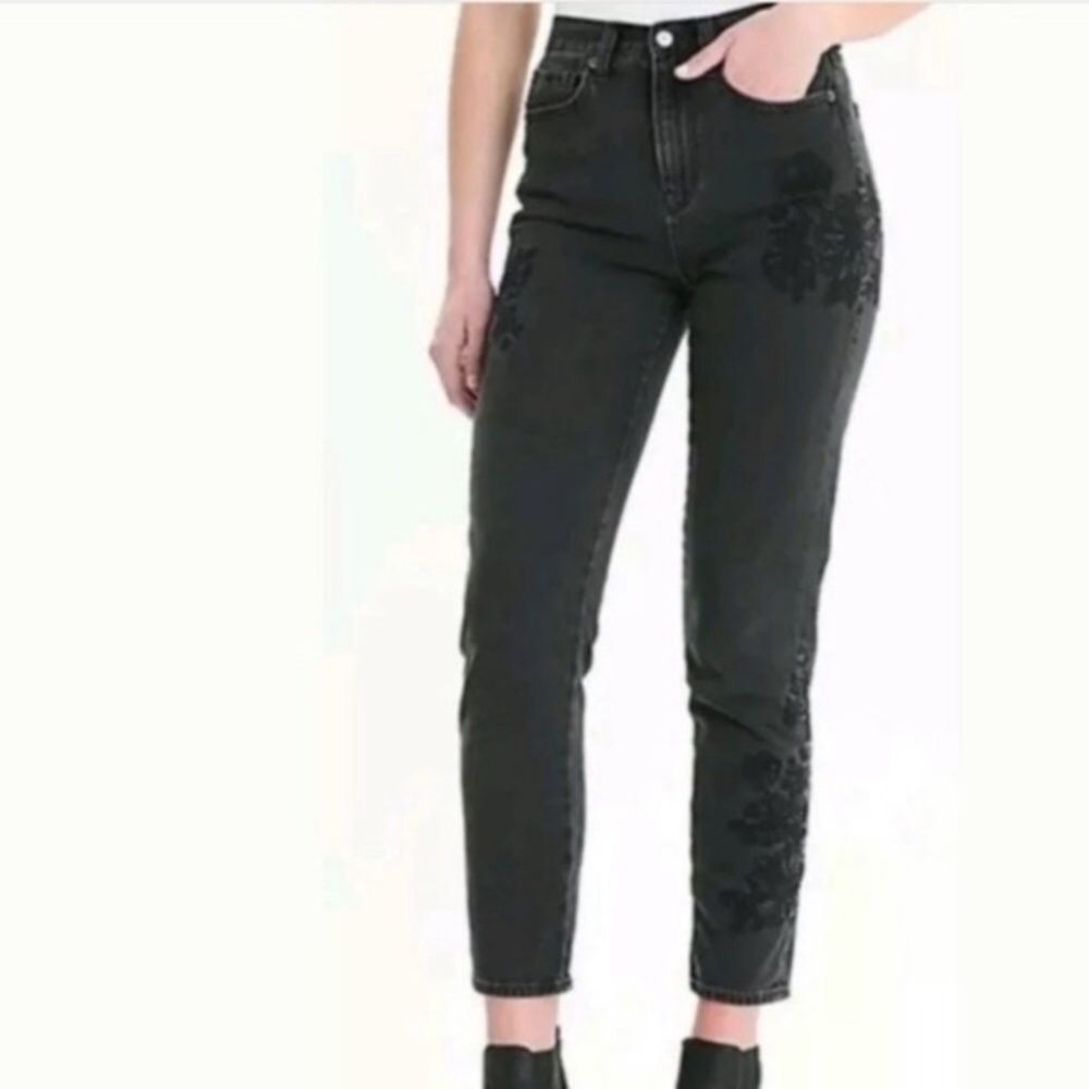 Black Embroidered American Eagle Mom Jeans